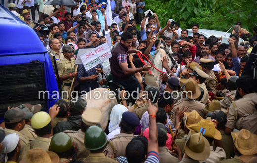 Yettinahole protest in uppinangady